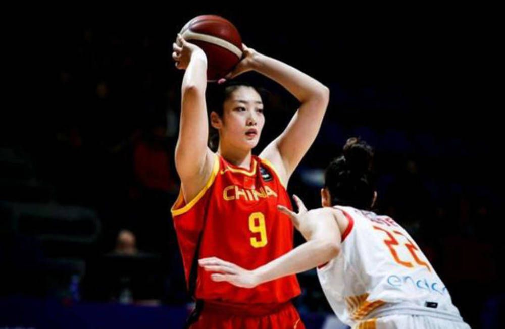 据《阿斯报》记者Javier Miguel报道，对于马竞8000万欧的报价，巴萨根本出不起，最多能给2500万欧。